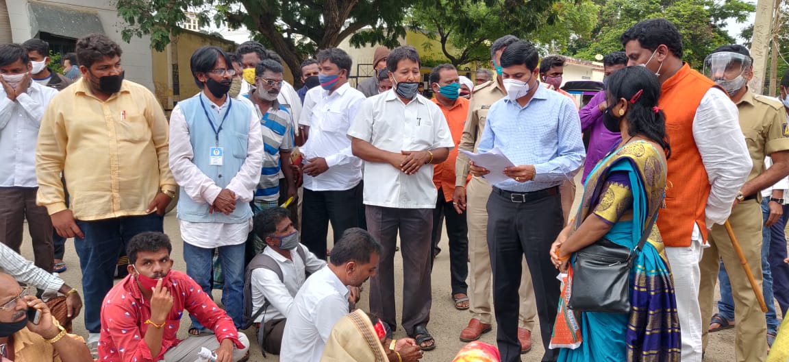 https://1ngo.sgp1.digitaloceanspaces.com/media/vimukthividya/1NGO-00696-Vimukthi Vidya Samsthe- (9).jpg